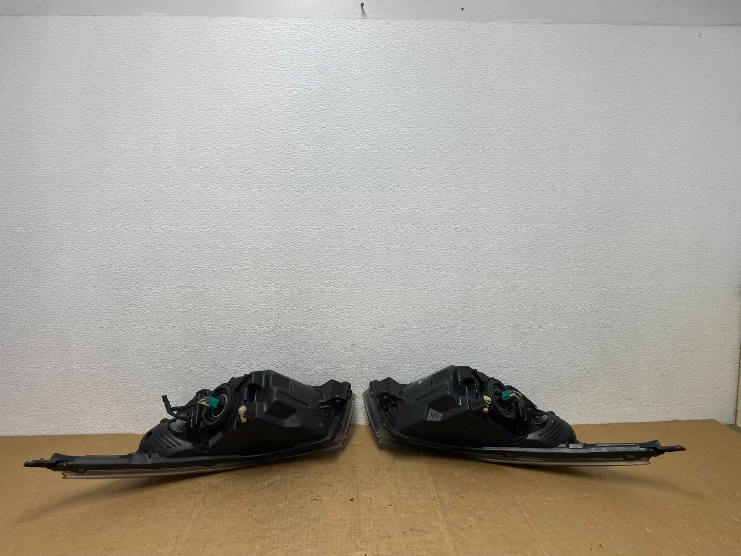 2011 to 2015 Chevrolet Cruze Halogen Left+Right Set Headlights AD1362 DW7