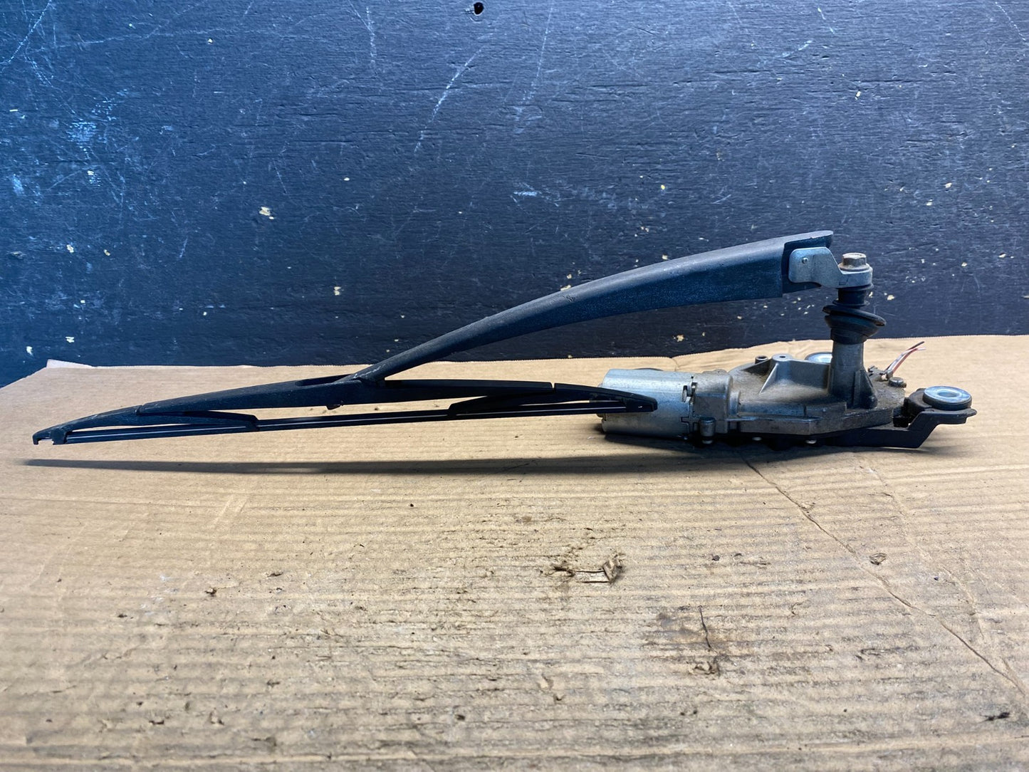 2004 to 2009 Mazda 3 Windshield Rear Wiper Motor aa5819 DG3