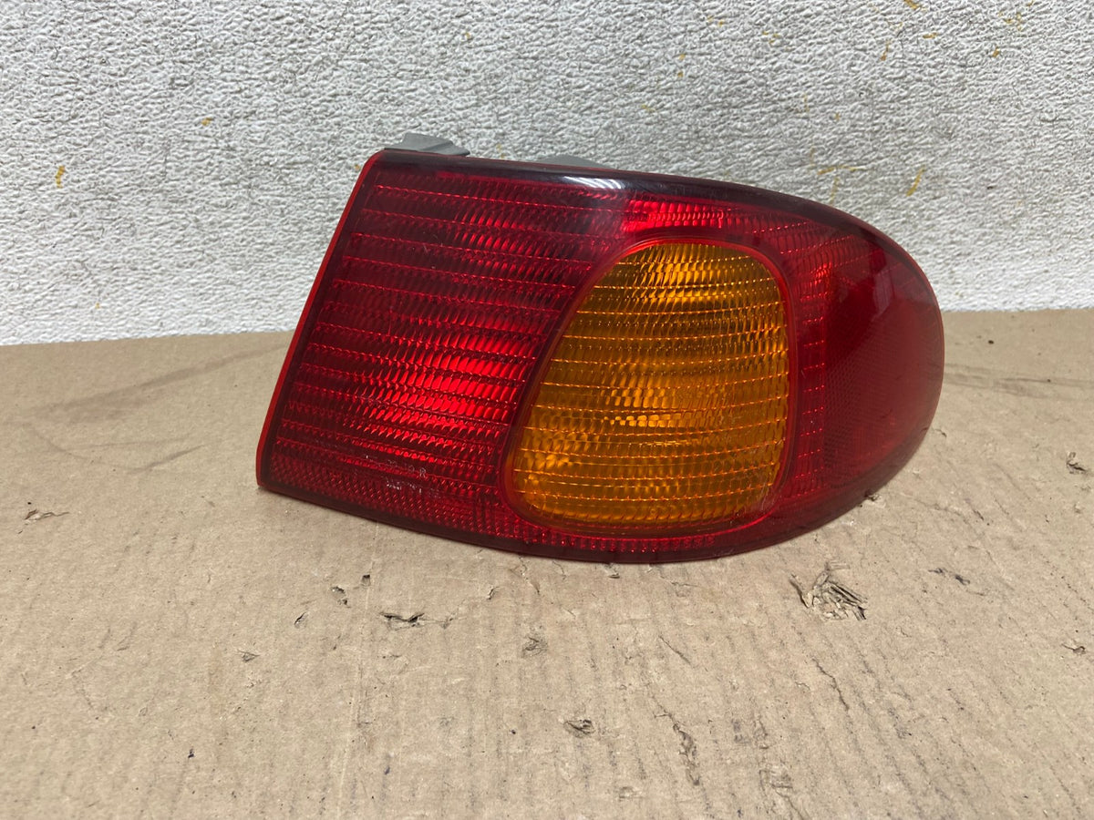 1998 1999 2000 Toyota Corolla Right Passenger Side Tail light AH7646 LK0