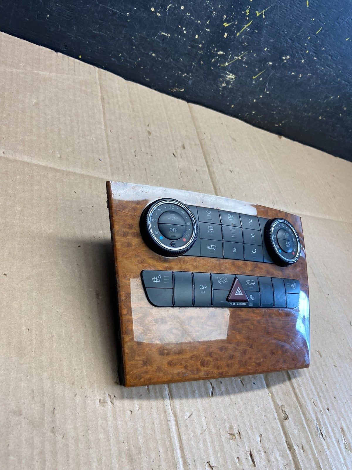 2006 to 2008 Mercedes W251 R350 AC Temp Heater Climate Control OEM AA4863 DG2