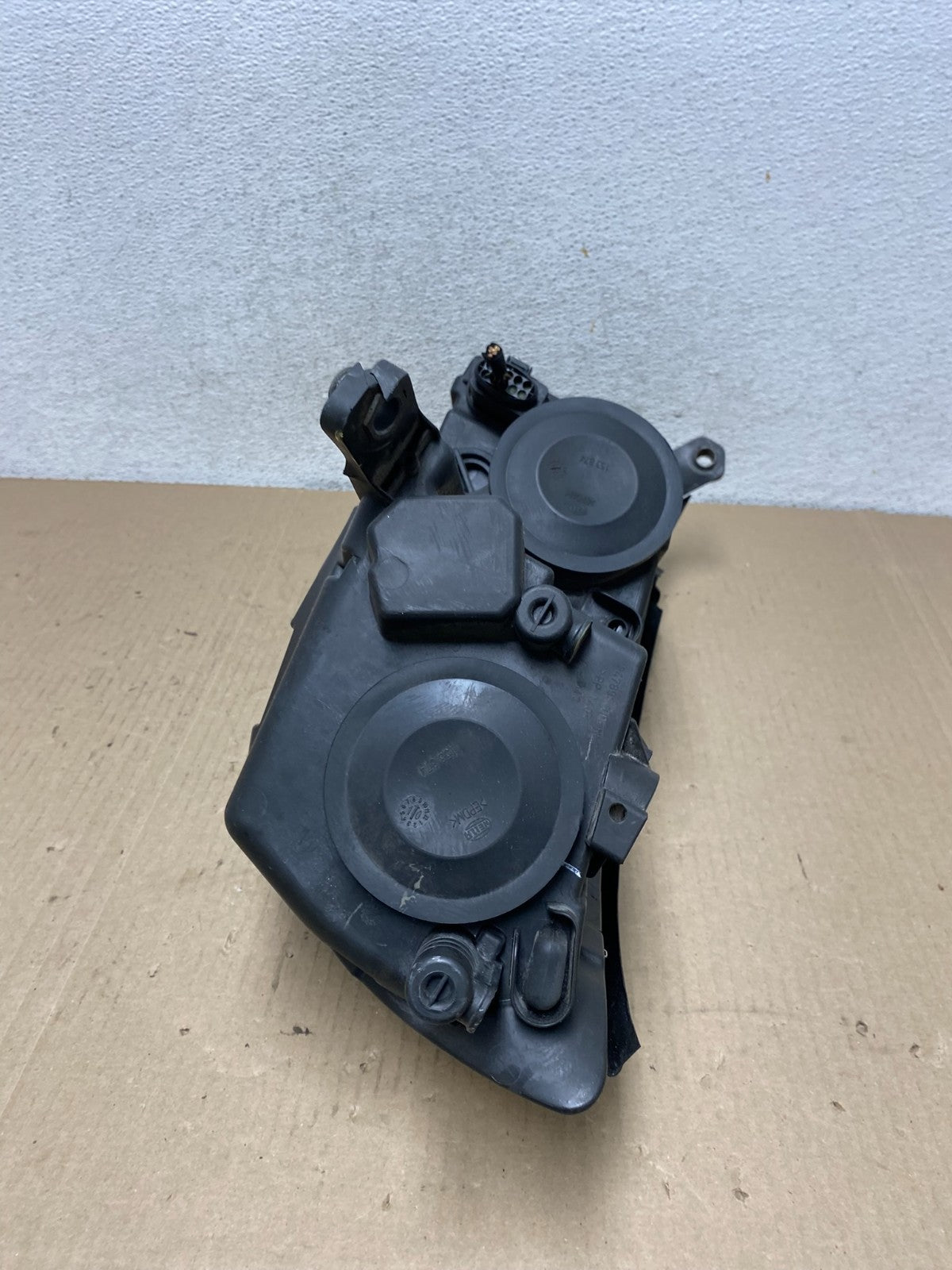 2009 to 2011 Volkswagen Tiguan Right Passenger Halogen Headlight AF5847 DW7