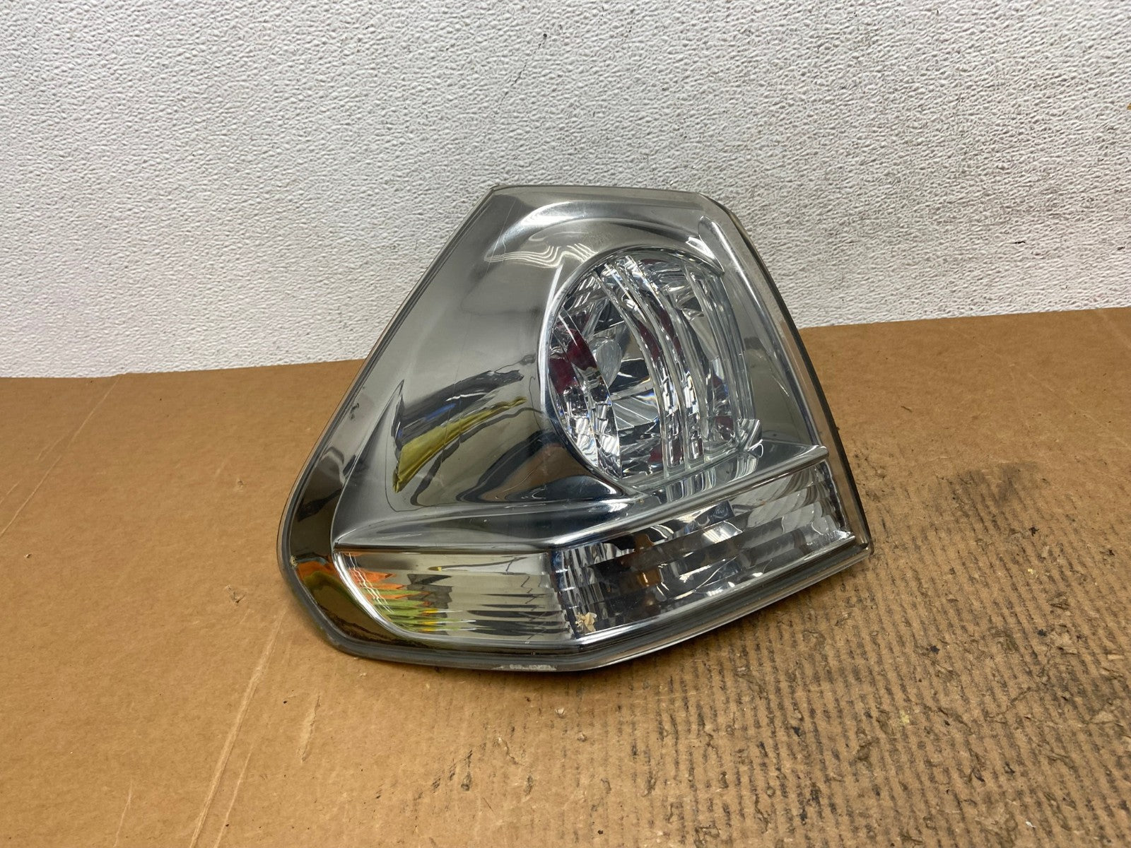 2004 to 2009 Lexus Rx350 RX330 Left Driver LH Tail Light AE1589 LK0