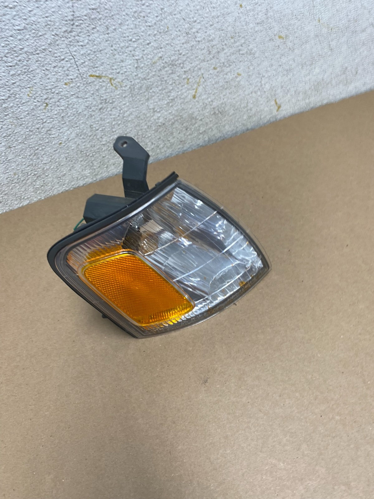 1998 - 1999 Toyota Avalon Right Passenger RH Front Turn Park Signal P8033 DW2