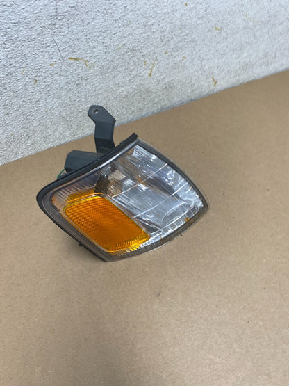 1998 - 1999 Toyota Avalon Right Passenger RH Front Turn Park Signal P8033 DW2