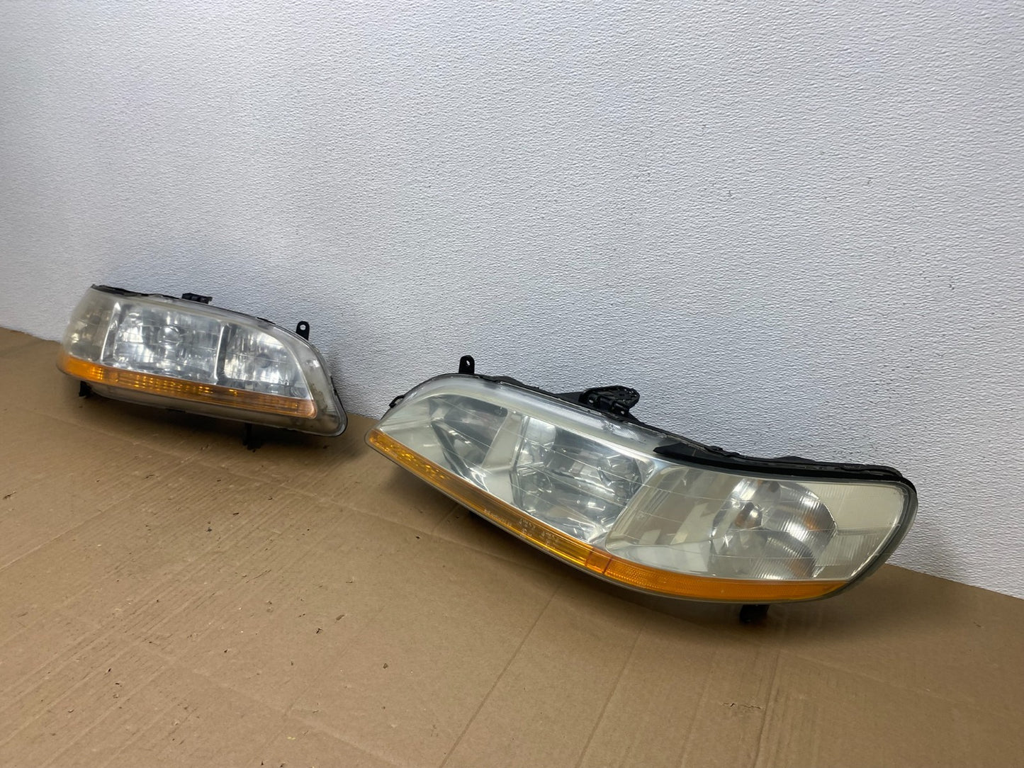 1998 to 2002 Honda Accord Left+Right Set Side Headlights AD2358 DW1