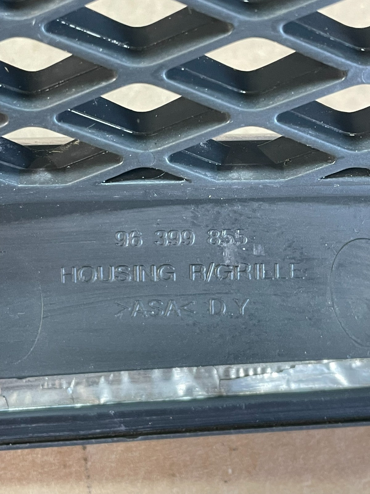 2004 to 2006 Suzuki Verona Front Grill Grille AD02034