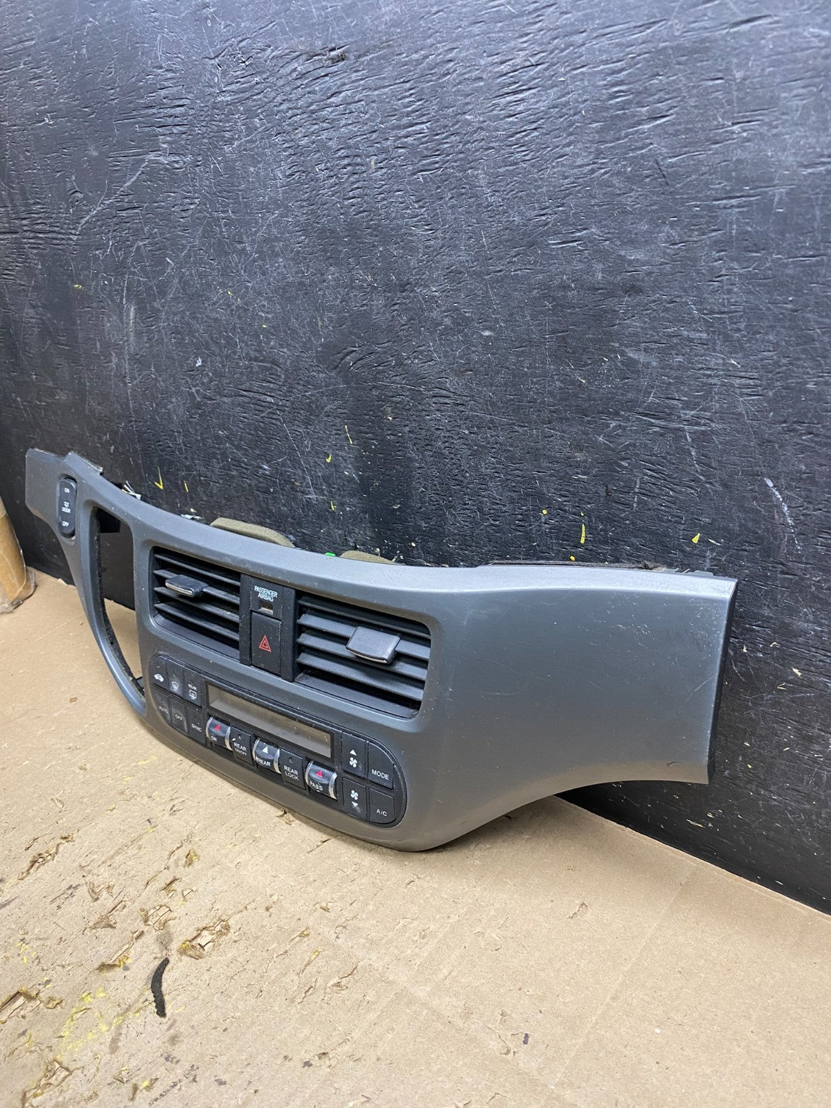 2005 to 2010 Honda Odyssey Radio Climate Control Dash Trim Bezel U5790 DG3