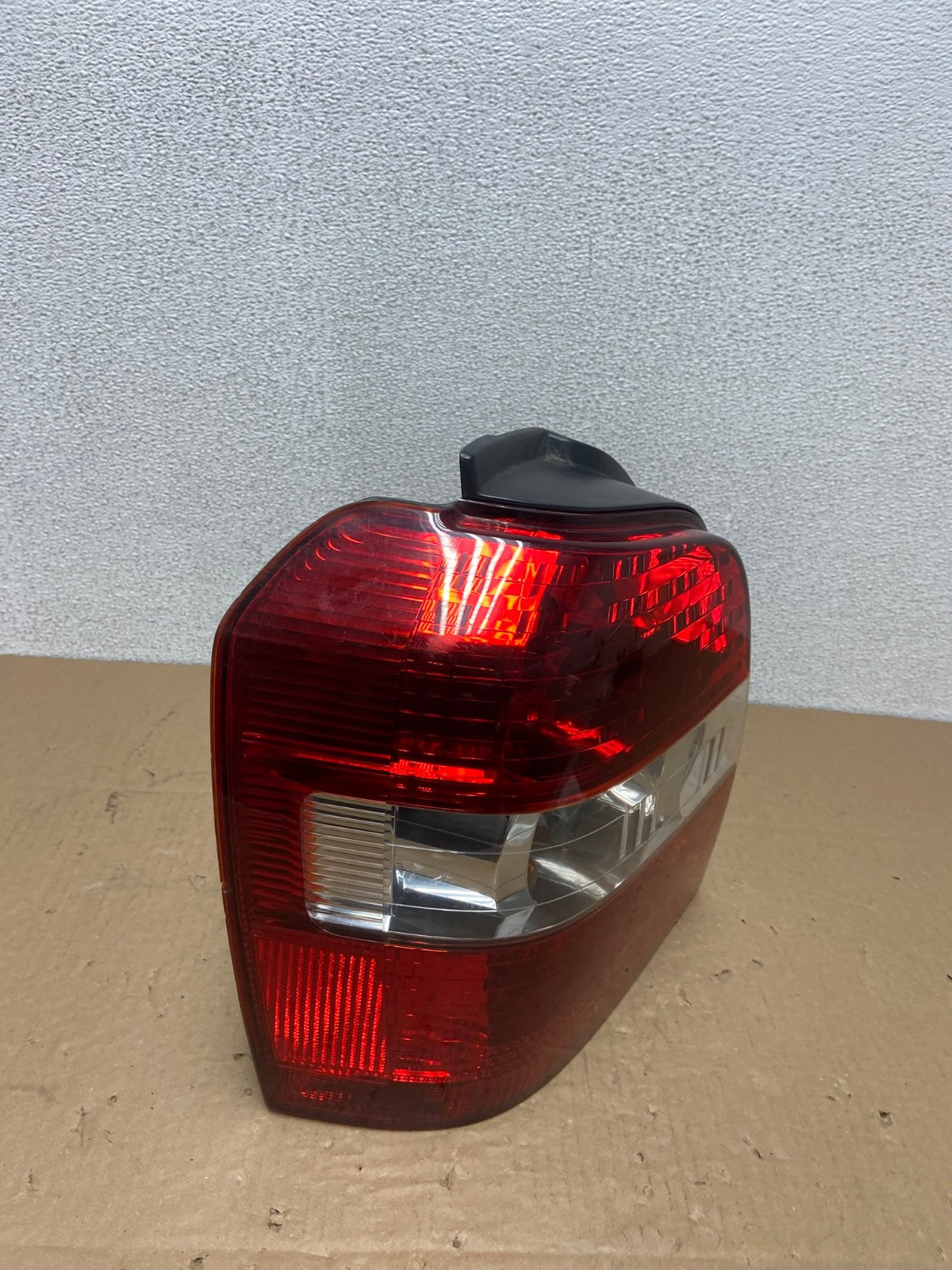 2004-2007 Toyota Highlander Left Driver LH Side Tail Light OEM AB6231 LK2
