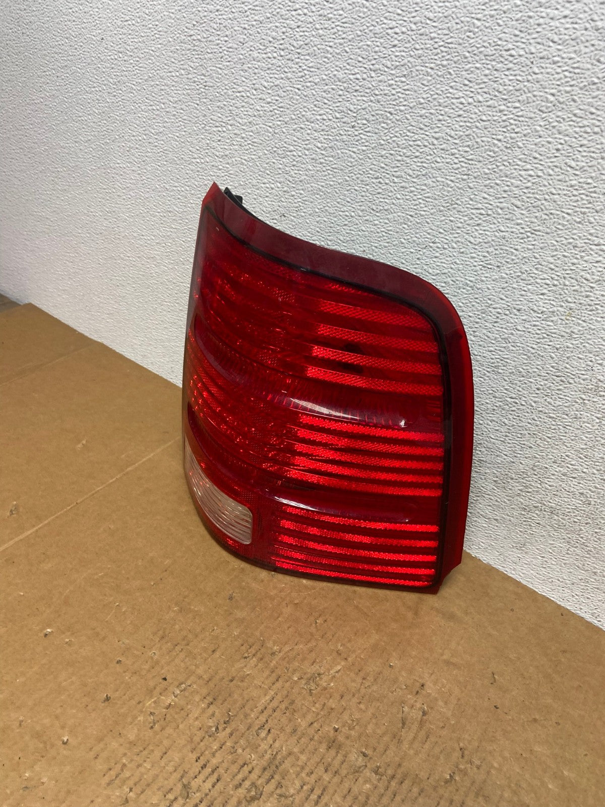 2002 to 2005 Ford Explorer Right Passenger Rh Side Tail light AE0336 LK1