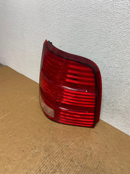 2002 to 2005 Ford Explorer Right Passenger Rh Side Tail light AE0336 LK1