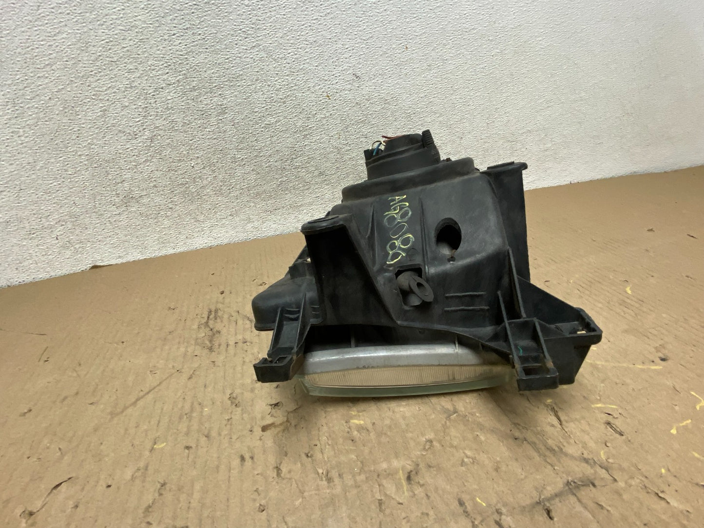 1996 to 2002 Toyota 4Runner Halogen Right Headlight AG8080 DW6