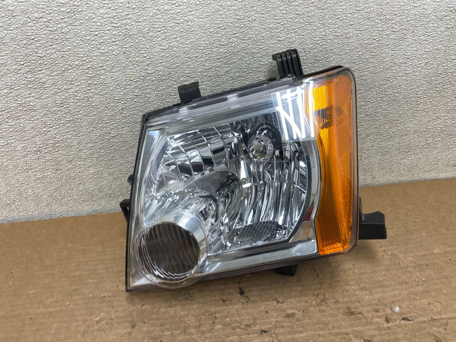 2005 - 2015 Nissan Xterra Driver Left LH Side Headlight Z3736 PS0