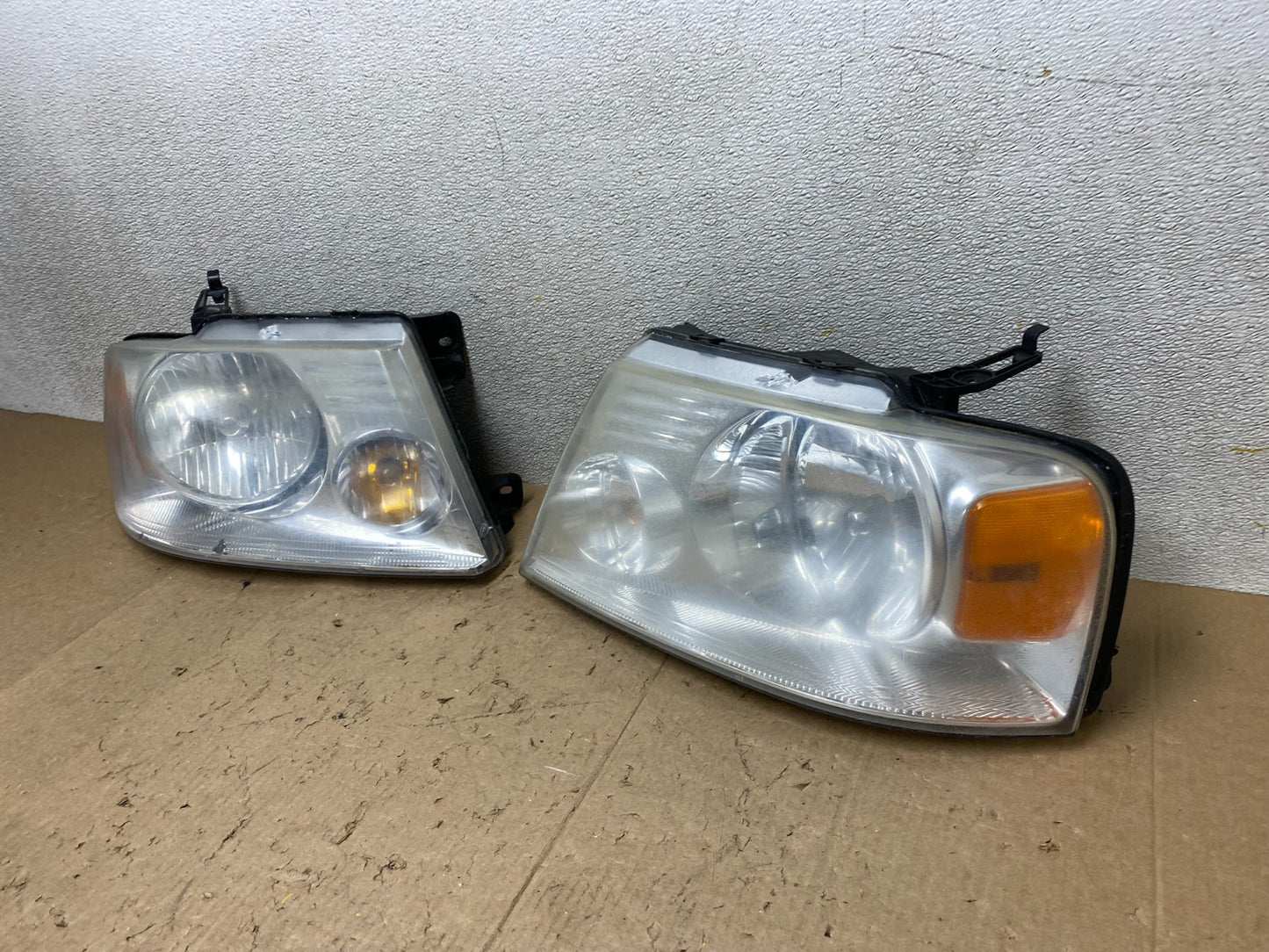 2004 to 2008 Ford F-150 F150 Left+Right Halogen Headlights W9091 DW1