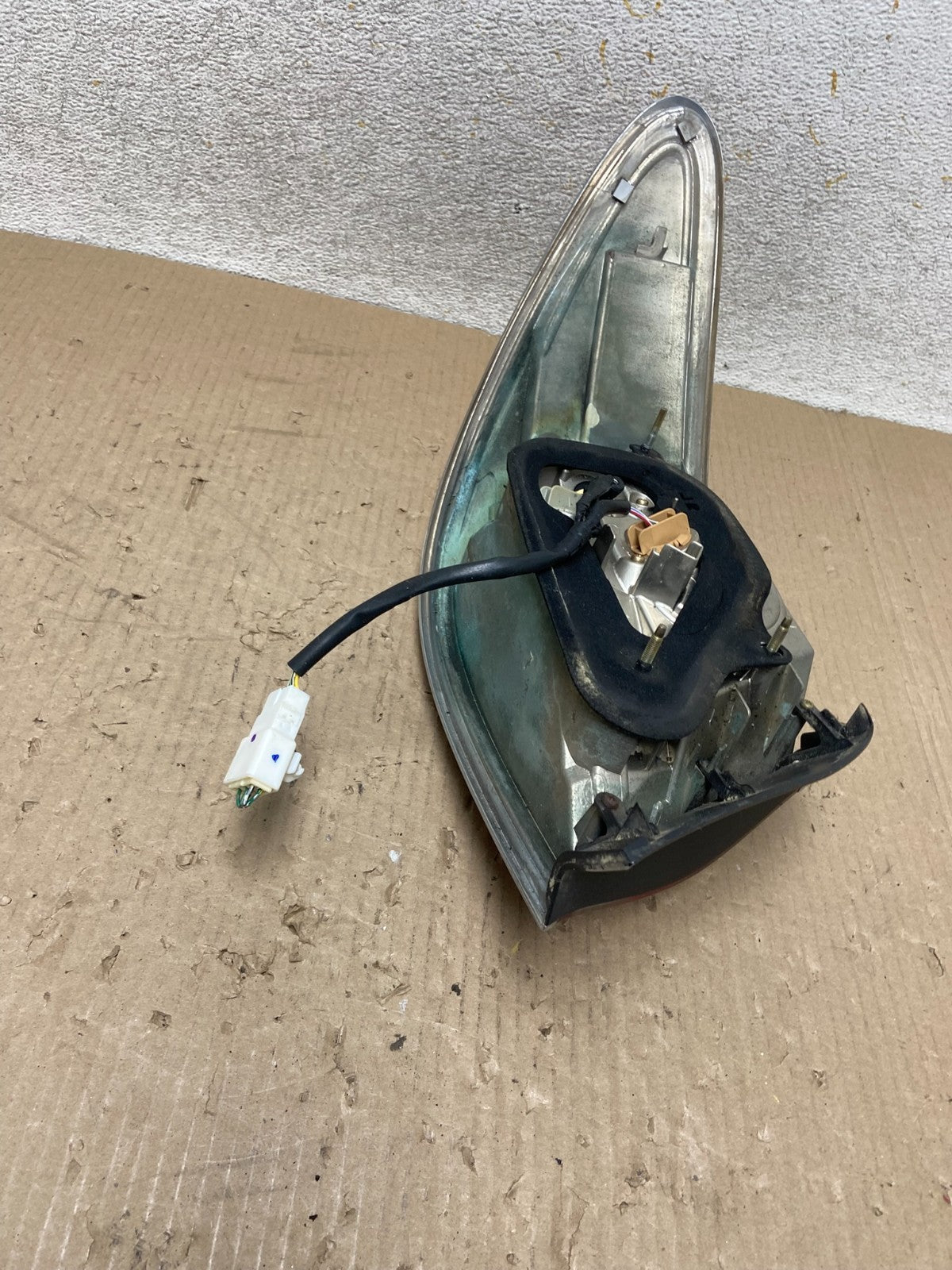 2005 - 2006 Lexus ES330 Right Passenger RH Side Tail Light AJ1834 LK4