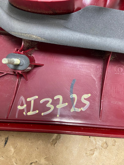 2004 - 2005 Toyota Sienna Left Driver LH Side Inner Tail Light AI3725 LK6