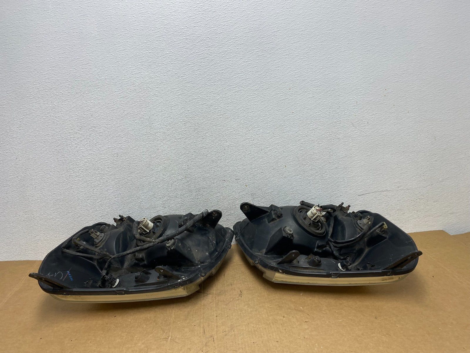2005 to 2009 Chevrolet Equinox Left+Right Set Halogen Headlights AD6126 DW7