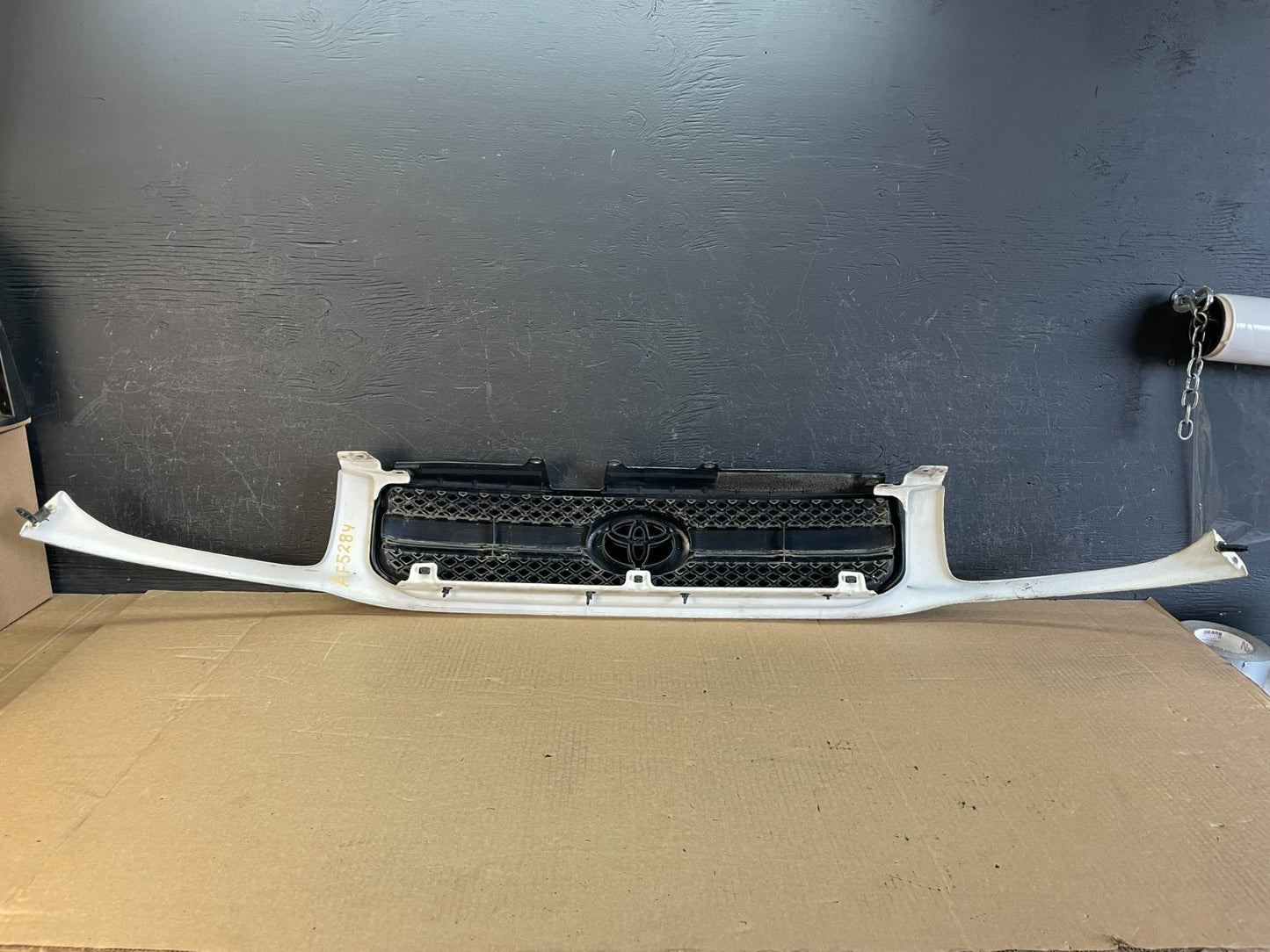2004 2005 Toyota RAV4 Front Upper Grill Grille af5284 DG3