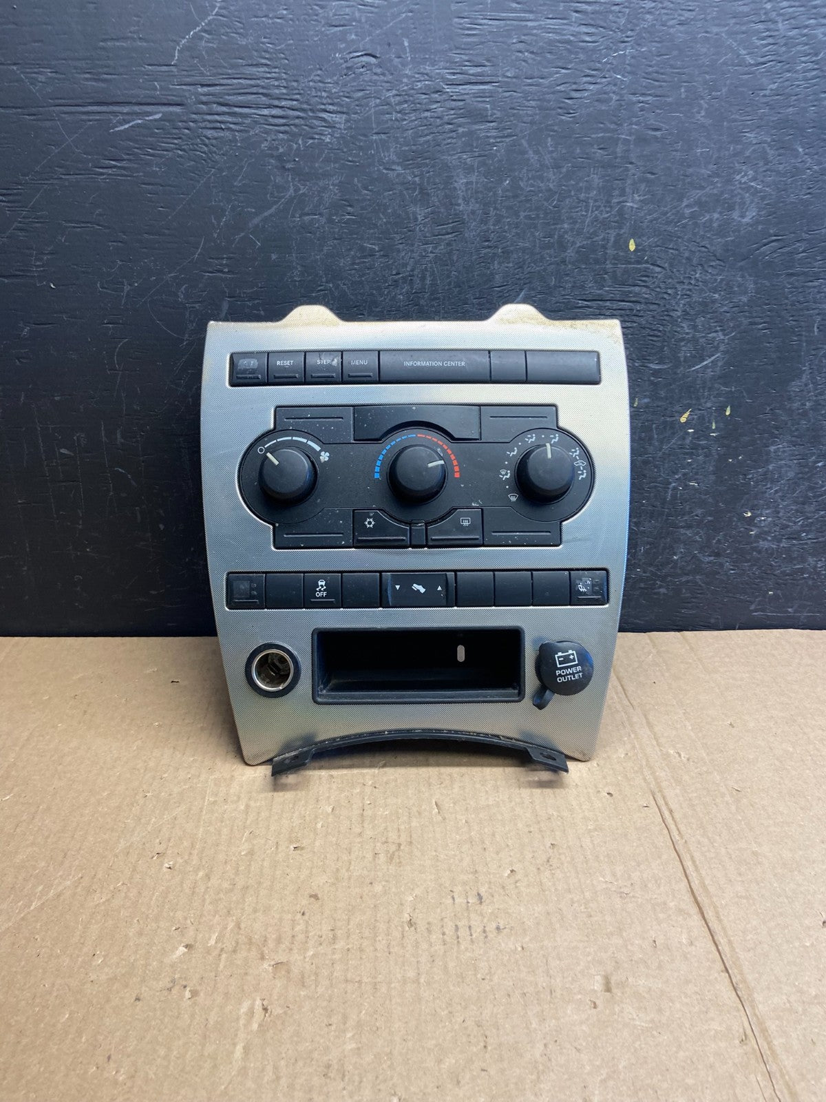 2005 2006 2007 Jeep Commander Grand Cherokee A/C Climate Control Bezel AE4470 DG0