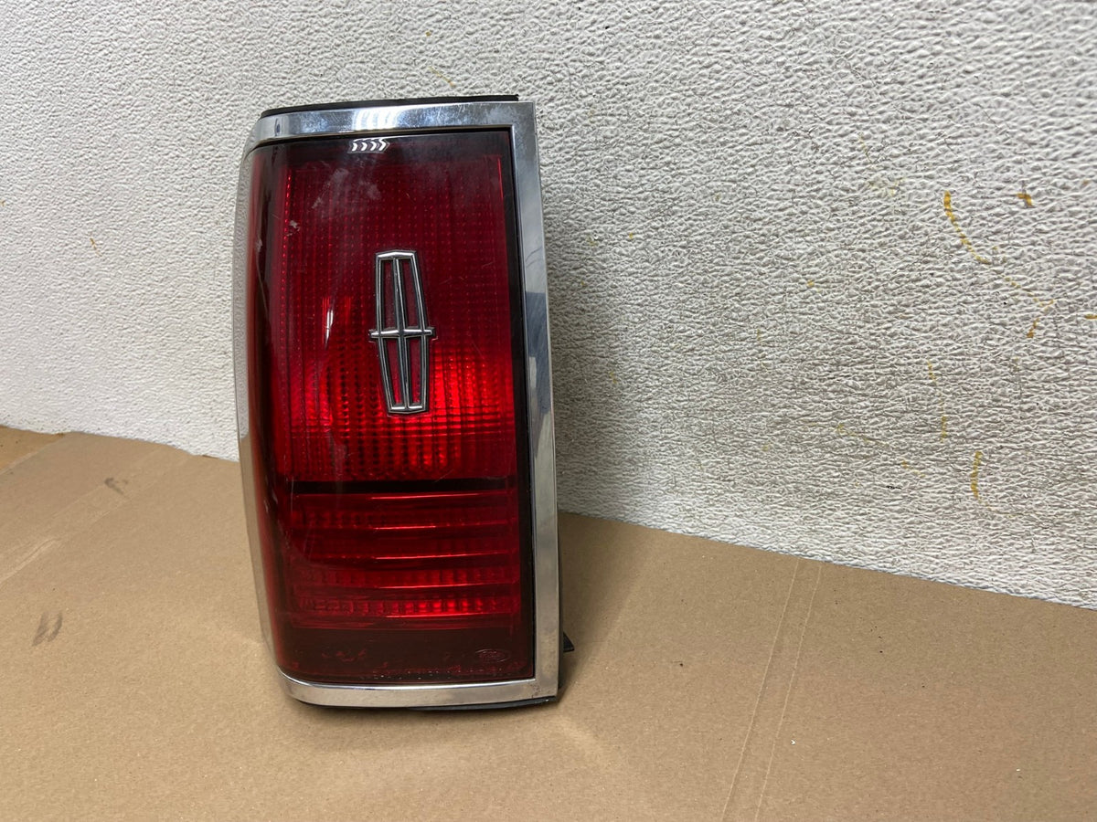 1990 to 1994 Lincoln Town Car Left Driver Side Tail Light AH0669 LK2
