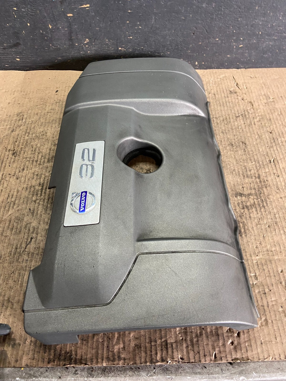 2007 to 2014 Volvo XC90 OEM 3.2L Upper Top Engine Motor Dust Cover Oem O1034 DG2