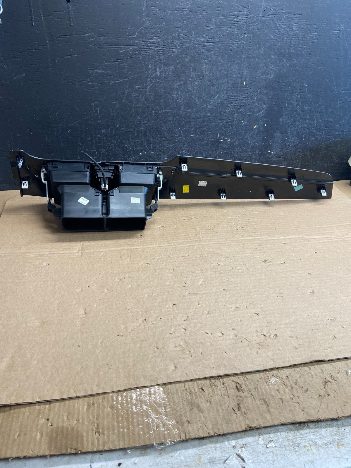 2008 to 2017 Buick Enclave Dash Center Clock Bezel Air Vent Trim AF2534 DG1