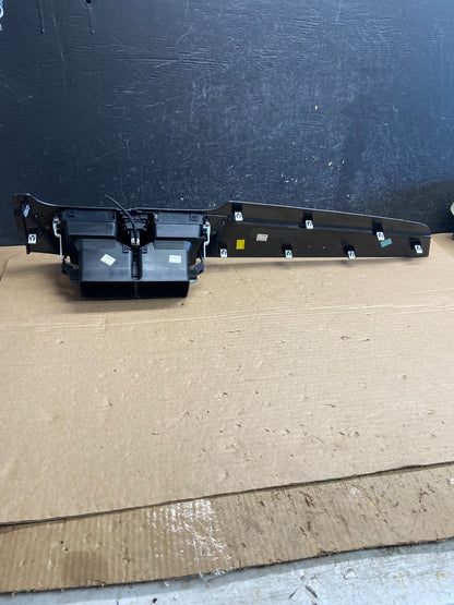 2008 to 2017 Buick Enclave Dash Center Clock Bezel Air Vent Trim AF2534 DG1