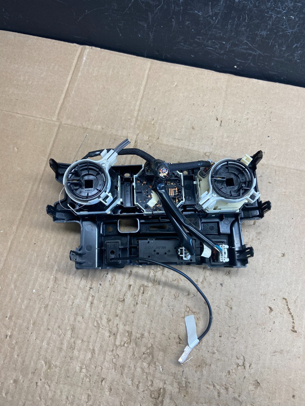 2009 to 2013 Toyota Corolla Matrix Climate Heater A/C AC Control Panel AB9704 DG4