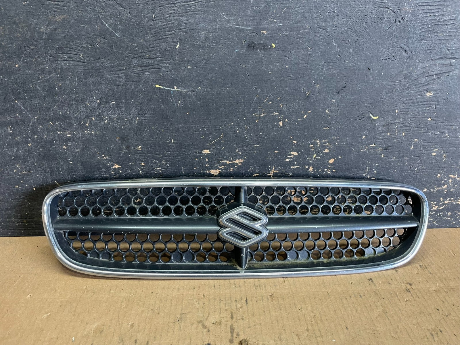 1998 to 2002 Suzuki Baleno Esteem Front Upper Grill Grille aa5958 DG0