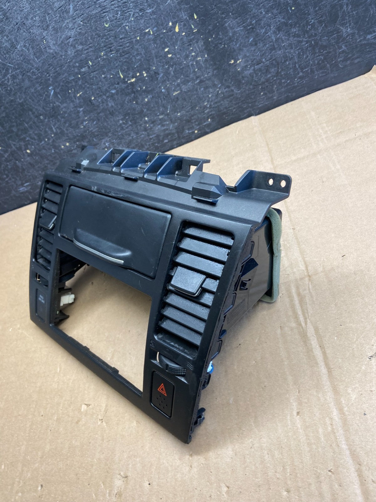 2007 to 2012 Nissan Versa Center Vent Dash Radio Trim Bezel AI3196 DG5