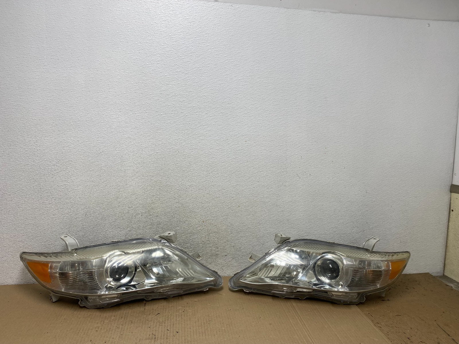 2010 - 2011 Toyota Camry Left+Right Halogen Headlights AF5862 DW0