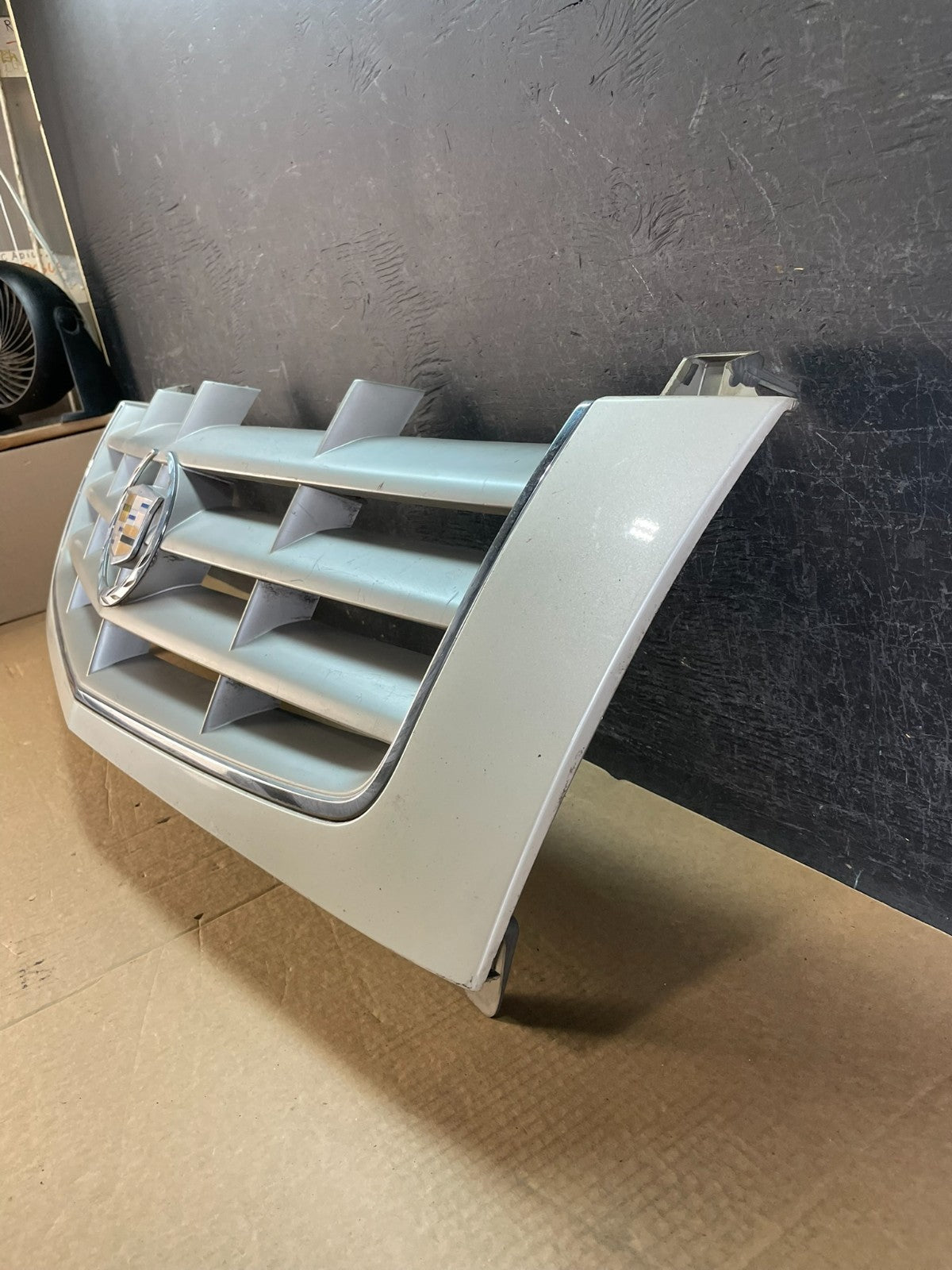 2002 to 2006 Cadillac Escalade Front Upper Grille Grill AF5258 DW1