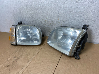 2001-2004 Toyota Sequoia Left+Right Side Halogen Headlights AI6586 DW1
