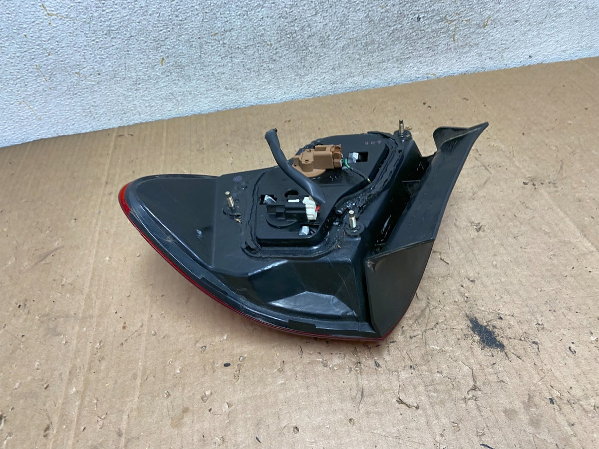 2002 2003 2004 Infiniti I35 Left Driver LH Side Tail Light AI9158 LK4