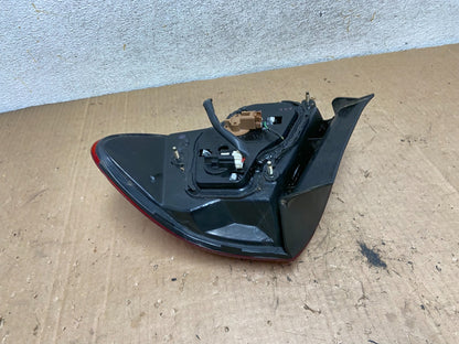 2002 2003 2004 Infiniti I35 Left Driver LH Side Tail Light AI9158 LK4