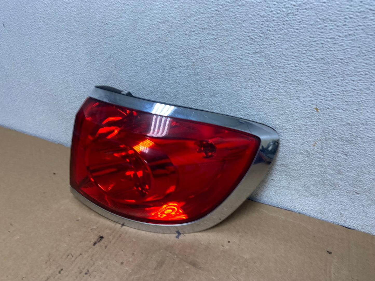 2008-2012 Buick Enclave Right Passenger Rh Tail Light AG2125 LK1