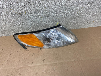 1999-2001 Toyota Solara Right Passenger RH Front Turn Park Signal Y2673 DW0