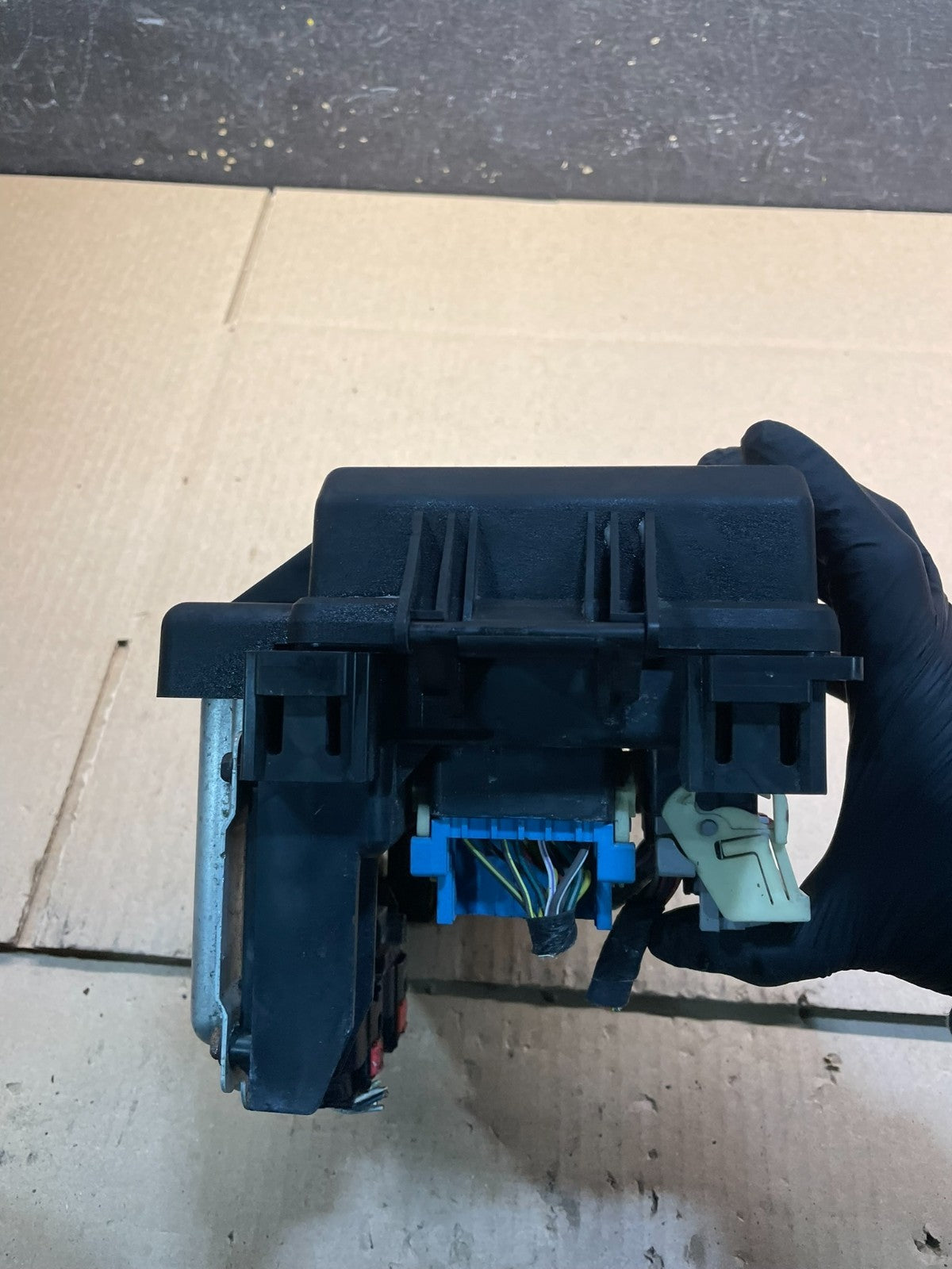 2005  Dodge Charger Magnum  Fuse Box Body Control Module BCM v6721 DG1