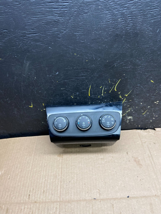 2011-2014 Chrysler 200 Heater AC Climate Switch Temperature Control Y5263 DG0