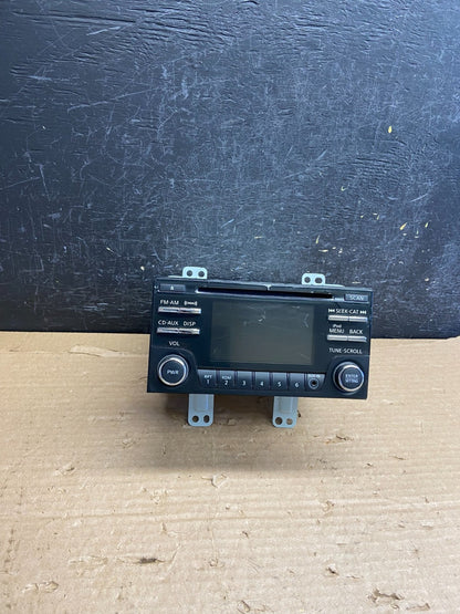 2013 to 2015 Nissan Rogue 28185-1VX0A Radio Receiver AM FM CD AF2682 DG0