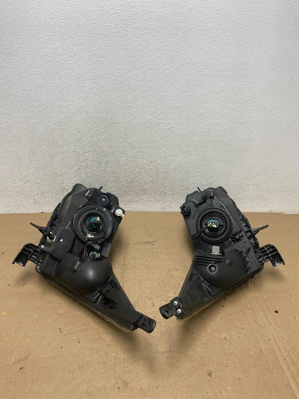 2011 to 2015 Chevrolet Cruze Halogen Left+Right Set Headlights AG4767 DW8