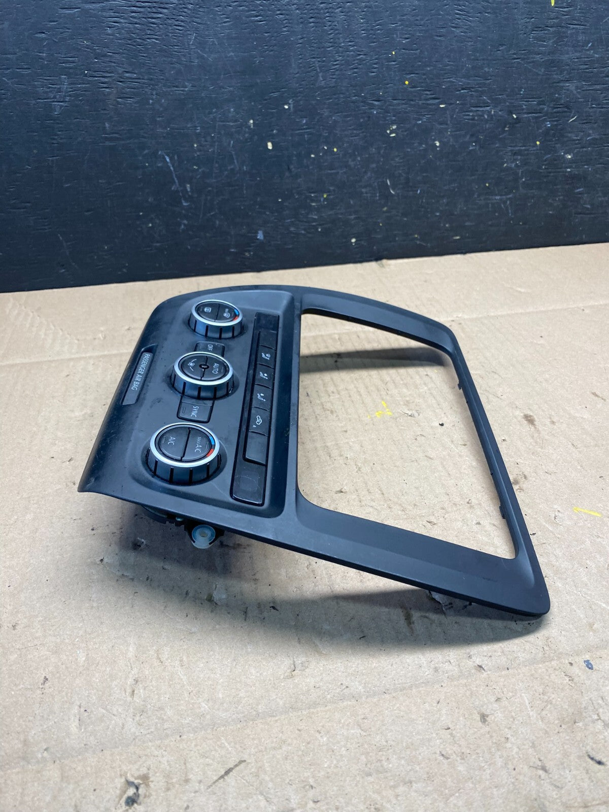 2012-2014 Volkswagen  Jetta Center Climate Control Panel AC Heat Bezel M6448 DG4