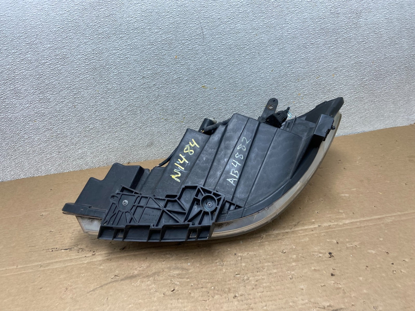 2008 to 2012 Nissan Versa Headlight Right Passenger Rh Side AB4882 DW7