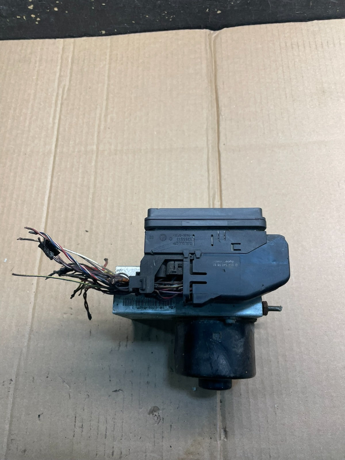 06-12 Mercedes R350,GL450,ML500 A2515452532 ABS AntiLock Brake Pump OEM X0999 DG1