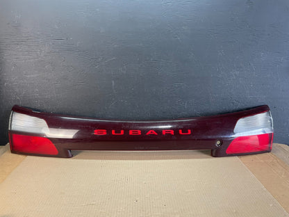 2002 - 2004 Subaru Outback Trunk Hatch Lid Tail Light Panel Center AE3438 DG0