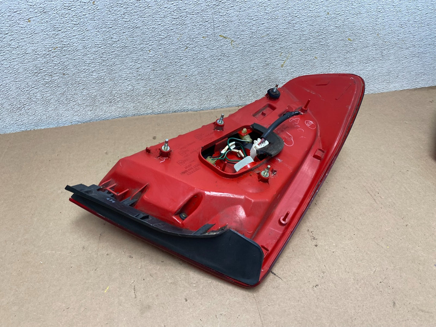 2003 to 2004 Infiniti G35 Right Passenger Rh Side Tail Light Q4208 DW8