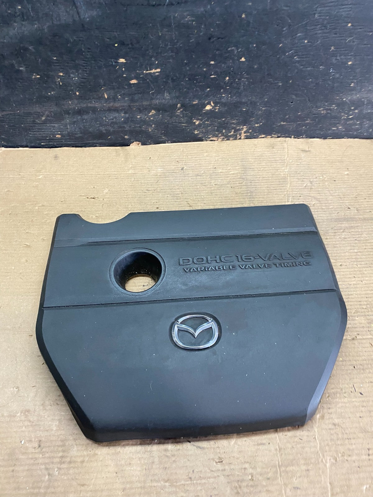 2004 to 2009 Mazda 3 DOHC 16 VALVE Engine Shield Top Cover Oem R5070 DG0