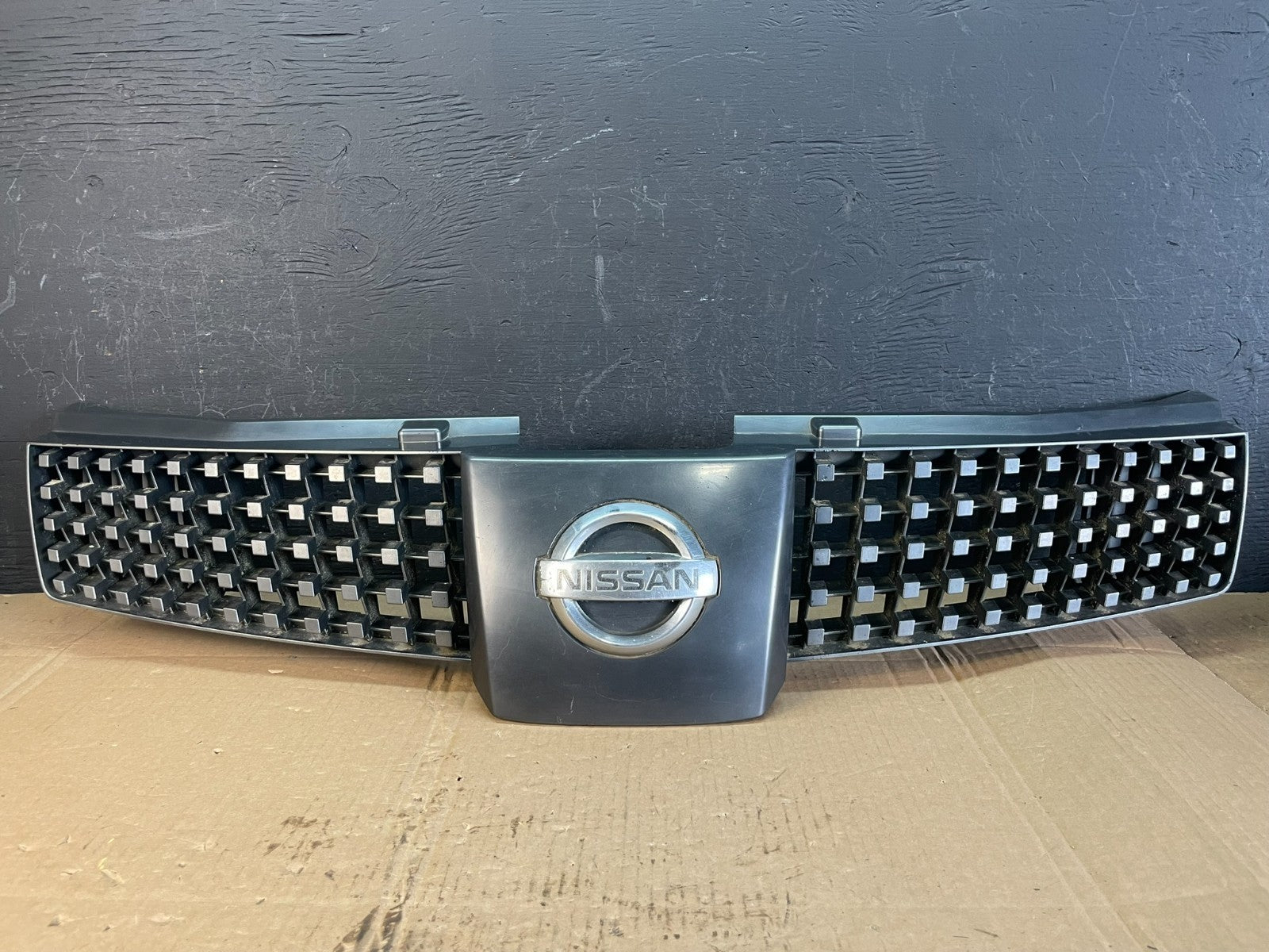 2004 to 2006 Nissan Quest Front Upper Grill Grille AC5441 DG0