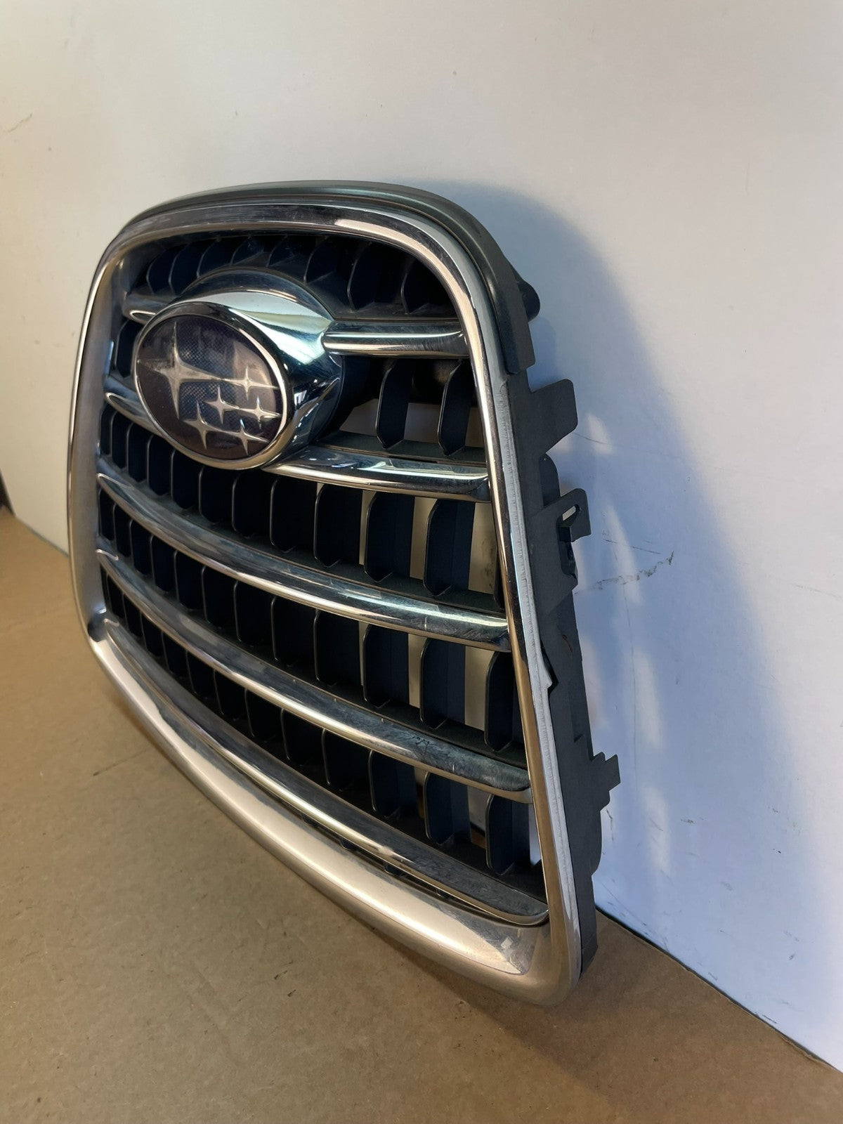 2006 - 2007 Subaru Tribeca Front Upper Grill Grille AH0332 DG1