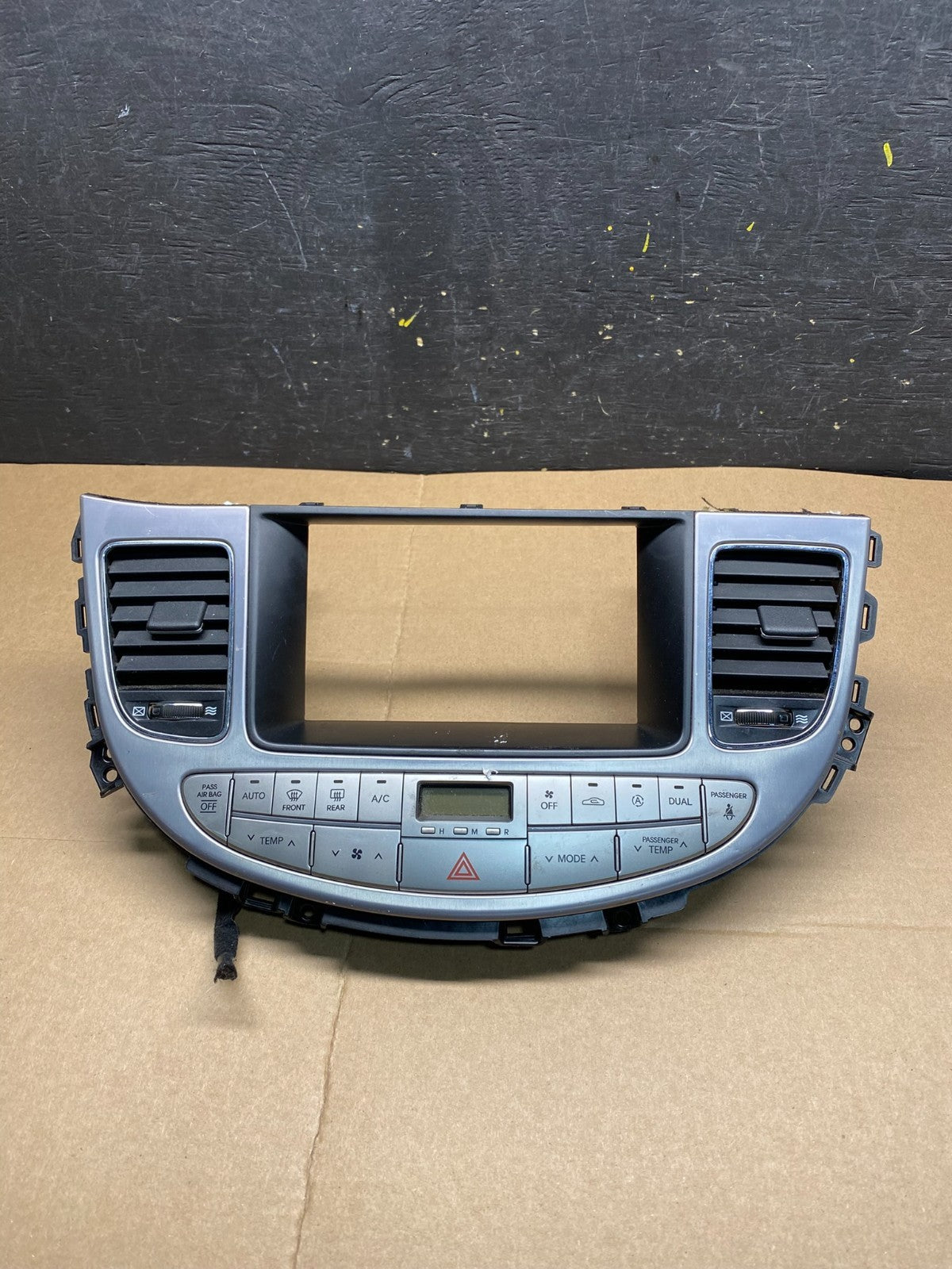 2009 to 2014 Hyundai Genesis A/C Heater Temperature Climate Control OEM Q9424 DG0