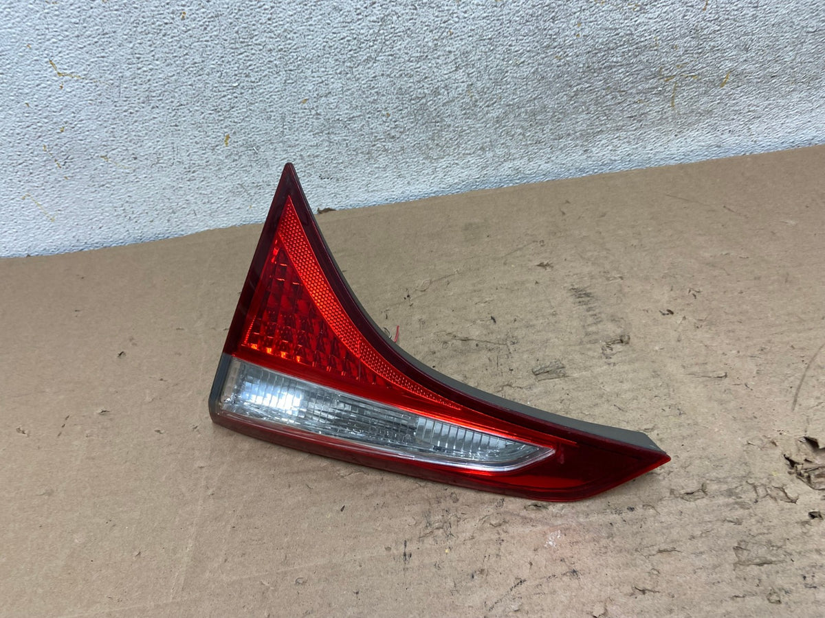 2014 2015 2016 Toyota Corolla Right Passenger Side Inner Tail Light AI11131